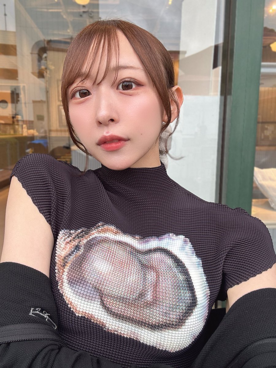 ena_Tohkei's tweet photo. 着てみたら岩牡蠣サイズになった！！！！ https://t.co/TDla0GSjue