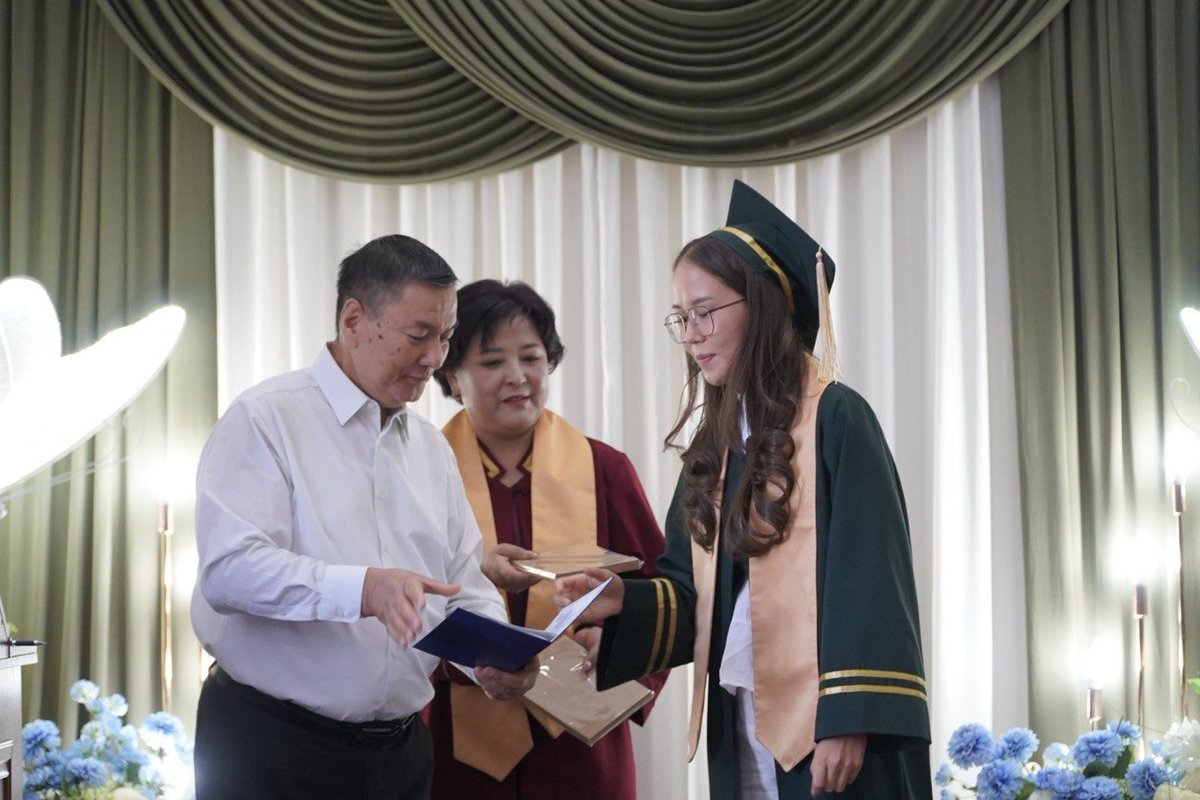 UNODC_ROCA's tweet photo. 🎓A new generation of probation professionals is stepping forward in the Kyrgyz Republic! Today, 15 KNU students graduated from the EU-funded JUST4ALL supported Probation specialization.

Congratulations to the graduates and our partners advancing justice reform! 🇪🇺 https://t.co/JlLQFNE0cX