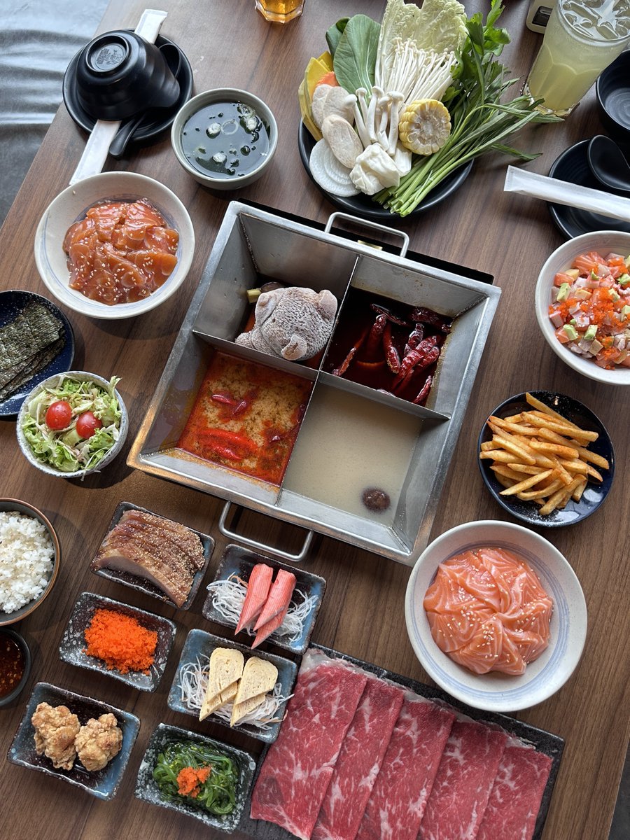 ispraews's tweet photo. ไปกิน Lunch set ของ Tenten shabu มาแล้ว เซทละ 189++(Net222฿) ของเราเป็นเซทเนื้อวากิว เนื้อดีนุ่มม ซุป4ซุปอะ แล้วอร่อยหมดเลย มีเครื่องเคียง เครื่องดื่ม ของหวาน จะมีเซทข้าวด้งด้วย แซลมอนสดดีมาก ราคาเท่ากัน ราคานี้อิ่มคุ้มอร่อยมากๆๆ (siam square one) https://t.co/oKwlKukP3R