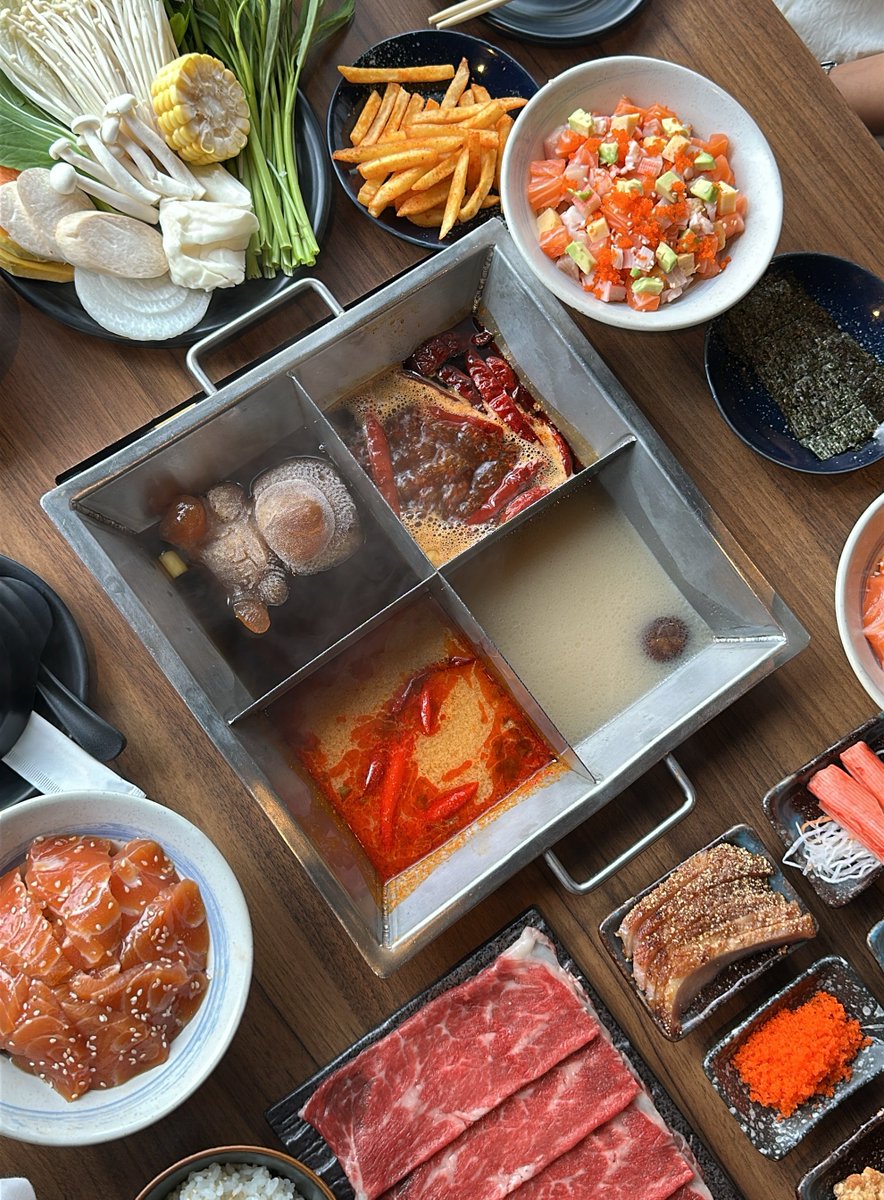ispraews's tweet photo. ไปกิน Lunch set ของ Tenten shabu มาแล้ว เซทละ 189++(Net222฿) ของเราเป็นเซทเนื้อวากิว เนื้อดีนุ่มม ซุป4ซุปอะ แล้วอร่อยหมดเลย มีเครื่องเคียง เครื่องดื่ม ของหวาน จะมีเซทข้าวด้งด้วย แซลมอนสดดีมาก ราคาเท่ากัน ราคานี้อิ่มคุ้มอร่อยมากๆๆ (siam square one) https://t.co/oKwlKukP3R