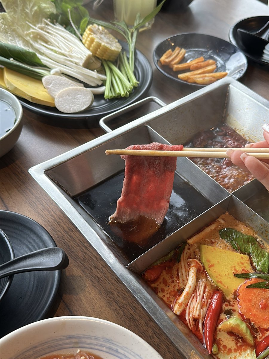 ispraews's tweet photo. ไปกิน Lunch set ของ Tenten shabu มาแล้ว เซทละ 189++(Net222฿) ของเราเป็นเซทเนื้อวากิว เนื้อดีนุ่มม ซุป4ซุปอะ แล้วอร่อยหมดเลย มีเครื่องเคียง เครื่องดื่ม ของหวาน จะมีเซทข้าวด้งด้วย แซลมอนสดดีมาก ราคาเท่ากัน ราคานี้อิ่มคุ้มอร่อยมากๆๆ (siam square one) https://t.co/oKwlKukP3R
