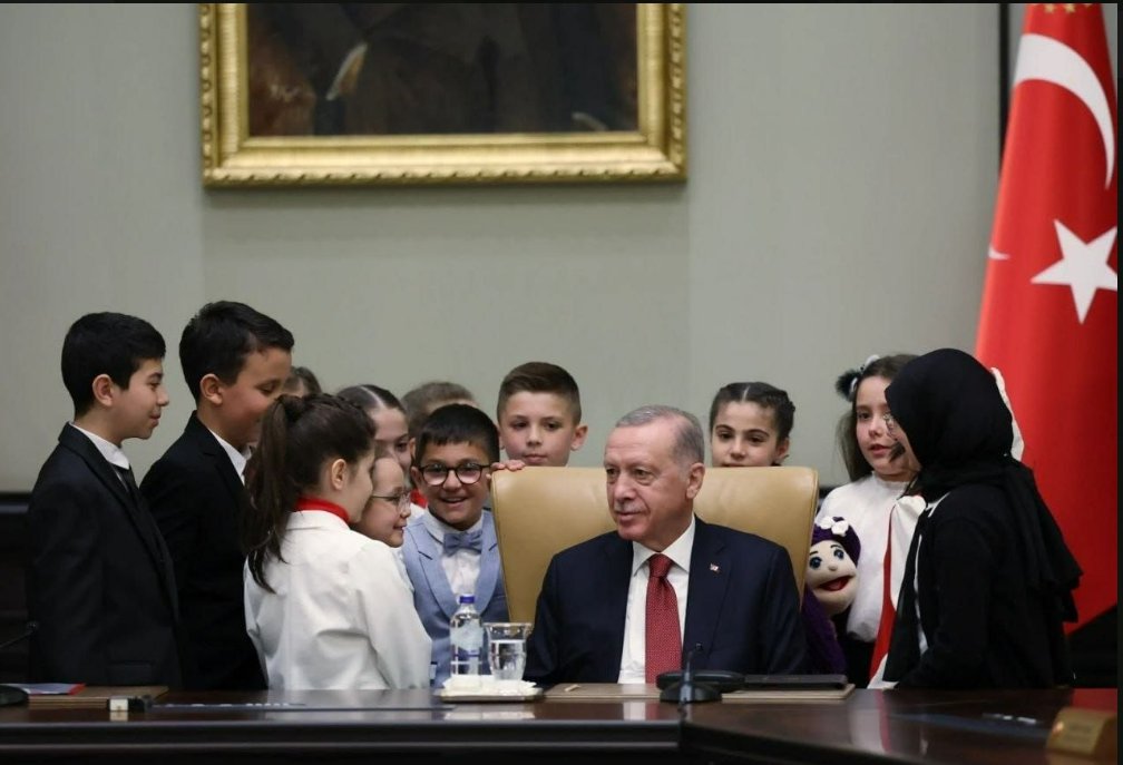 ozdnkcr's tweet photo. Talebimiz, mazereti kabul edilip yerleşemeyenlerin beklentisinin iletilmesidir. #AyrılığaSONverMEB İki tercihte de mazeret illerimize yerleşemedik; ailelerin buluşması için çözüm bekliyoruz. @RTErdogan @eczozgurozel @vekilince @erbakanfatih @umitozdag @yavuzagiraliog https://t.co/1ZE3tUTW9G