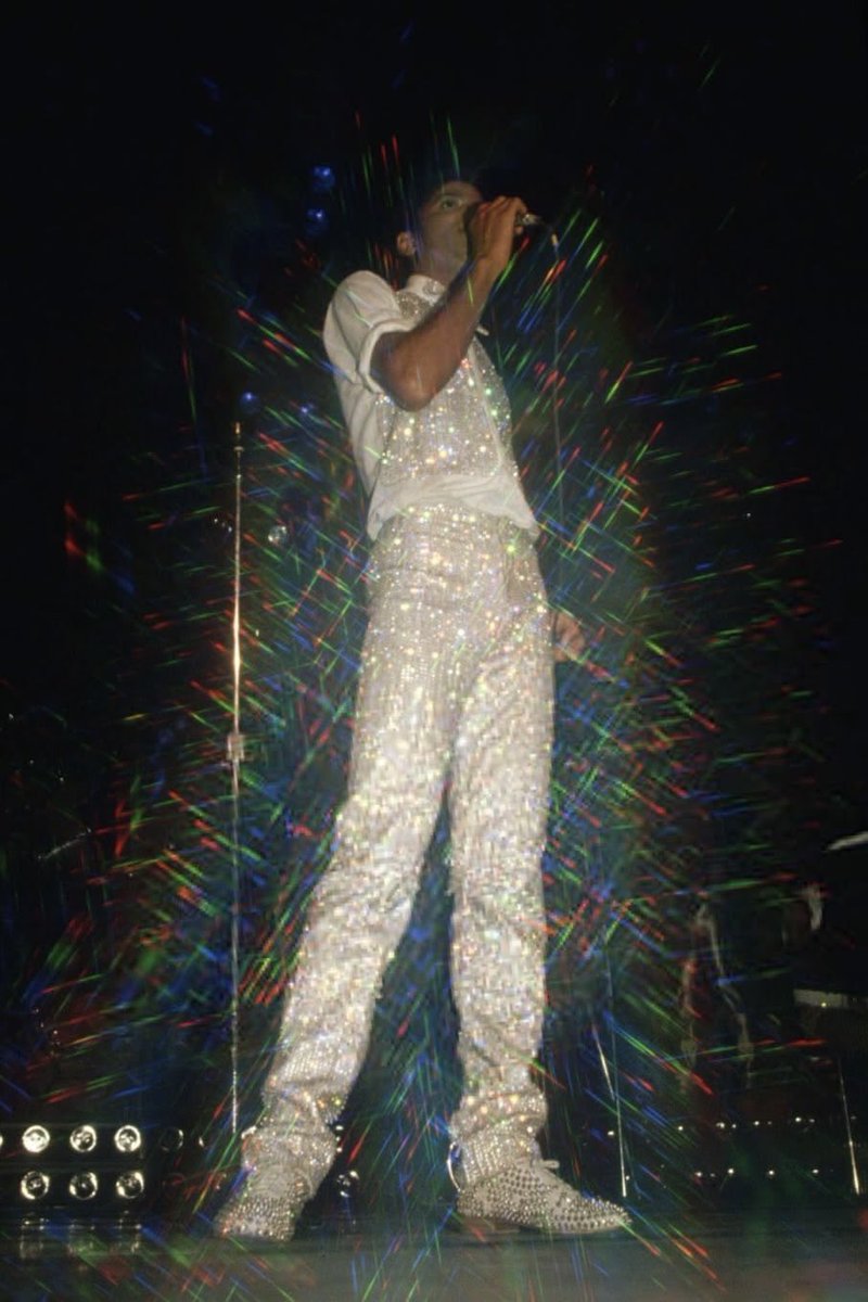 CAPTAINSOSAS's tweet photo. sorry but this one of his best tour looks https://t.co/fmLCn58tad