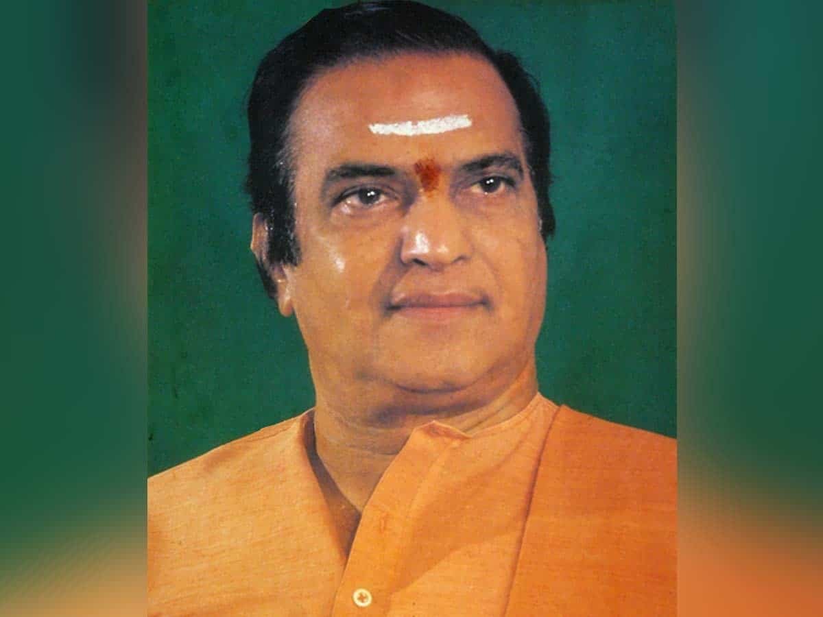 OorumBlood's tweet photo. Kathi ni amma pukulo petti sr NTR gadu bokka chesi dengadu anukunta anduke DP pettukunnav
Sr NTR kaamam, ni bio lo unnola sperm donation nuv puttav raa @Daggubati1980
Ni amma road la mida denginchukunte denginchukundi aa garbha sanchi edo tisi demginchukunte bagundedi 😂 https://t.co/peiw0bQrQX