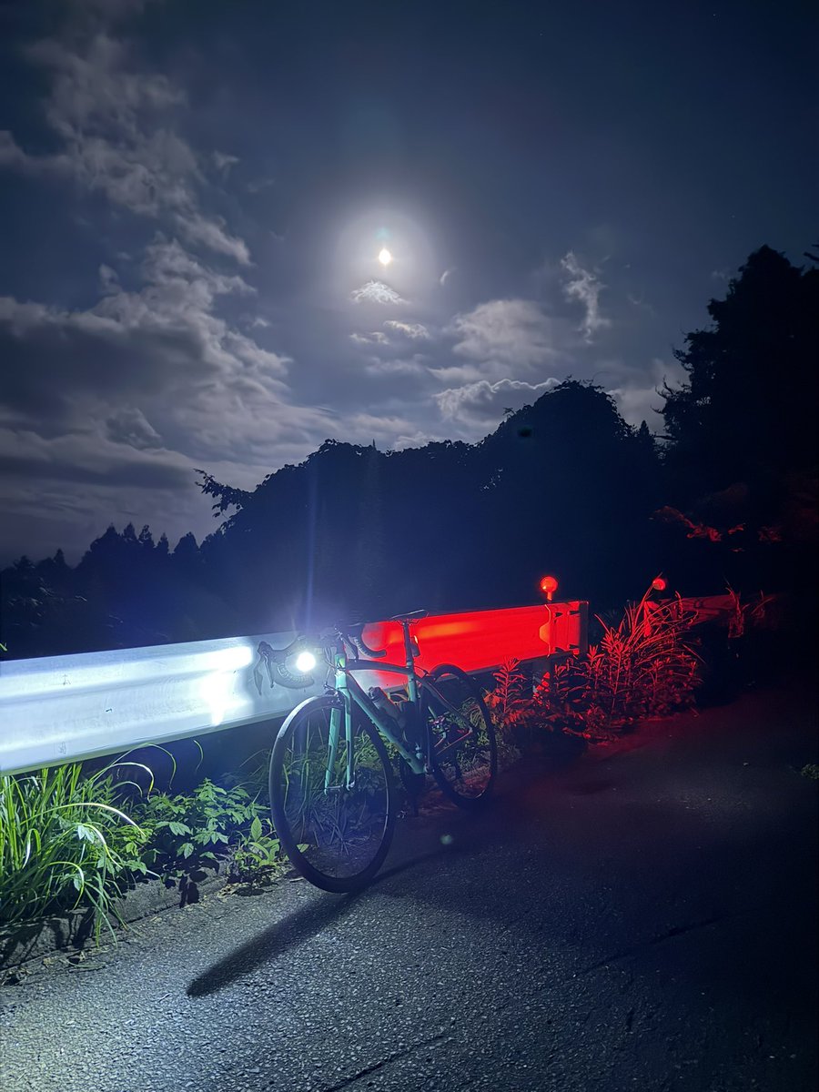 JustLikeTV's tweet photo. 🌕🚲⛰️ https://t.co/C7im5epWgr