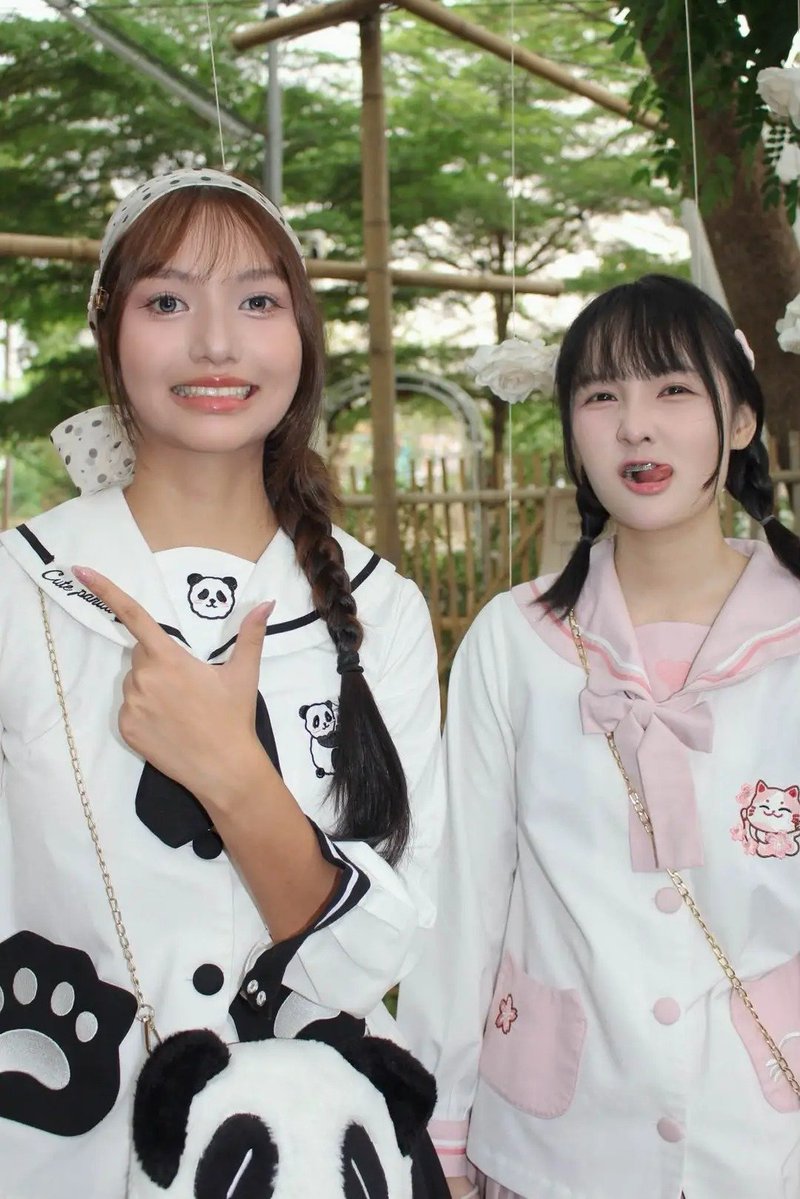 PingPhorestFC's tweet photo. 🌲 New Phost 🌲 (2/2)
หลังกล้อง 🩷🩵🤍(🤎) #LPK_unit
#PingPhorest
#FallinFromFah https://t.co/HNR1SFMzE7