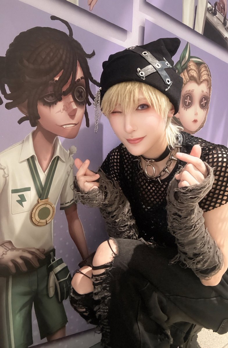 renxsuke's tweet photo. 【9/20 試遊トレーナー】
#第五人格横浜コラボ

試遊コーナーに遊びに来ていただきありがとうございました‼️初めて第五人格をやる方、大ベテランさん、いろんな方と遊べて楽しかったです〜✨

あまりの盛り上がりに参加者さん同士でお友達になって帰ってくれてホッコリしちゃった！

推しのルカくん＆時間ギリギリまで手記の加筆で大盛り上がりしたメンバーと写真📸💜
