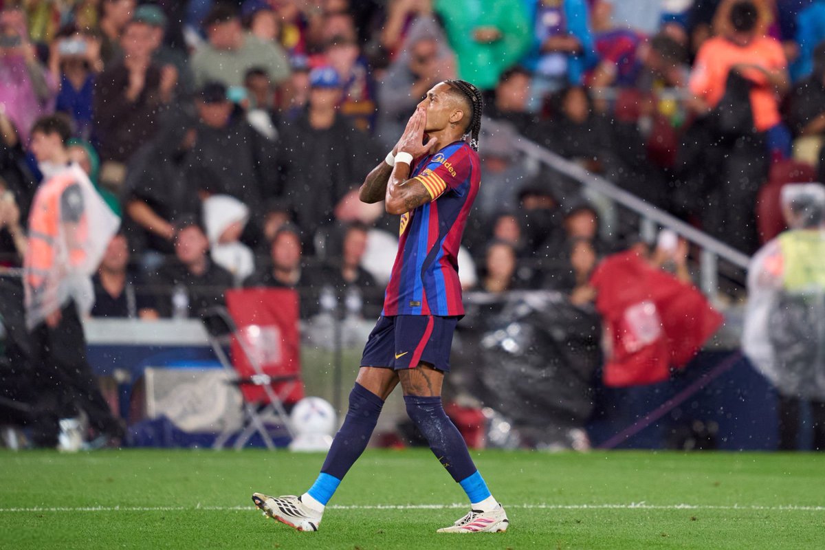 Vladbalanpm's tweet photo. Raphinha credits Hansi Flick with changing his mentality and helping him become a different player. 🔵🔴

Sometimes, all a player needs is a coach who truly believes in him. ❤️

#Raphinha #Barcelona
@FabrizioRomano https://t.co/yWi5kcWGo9