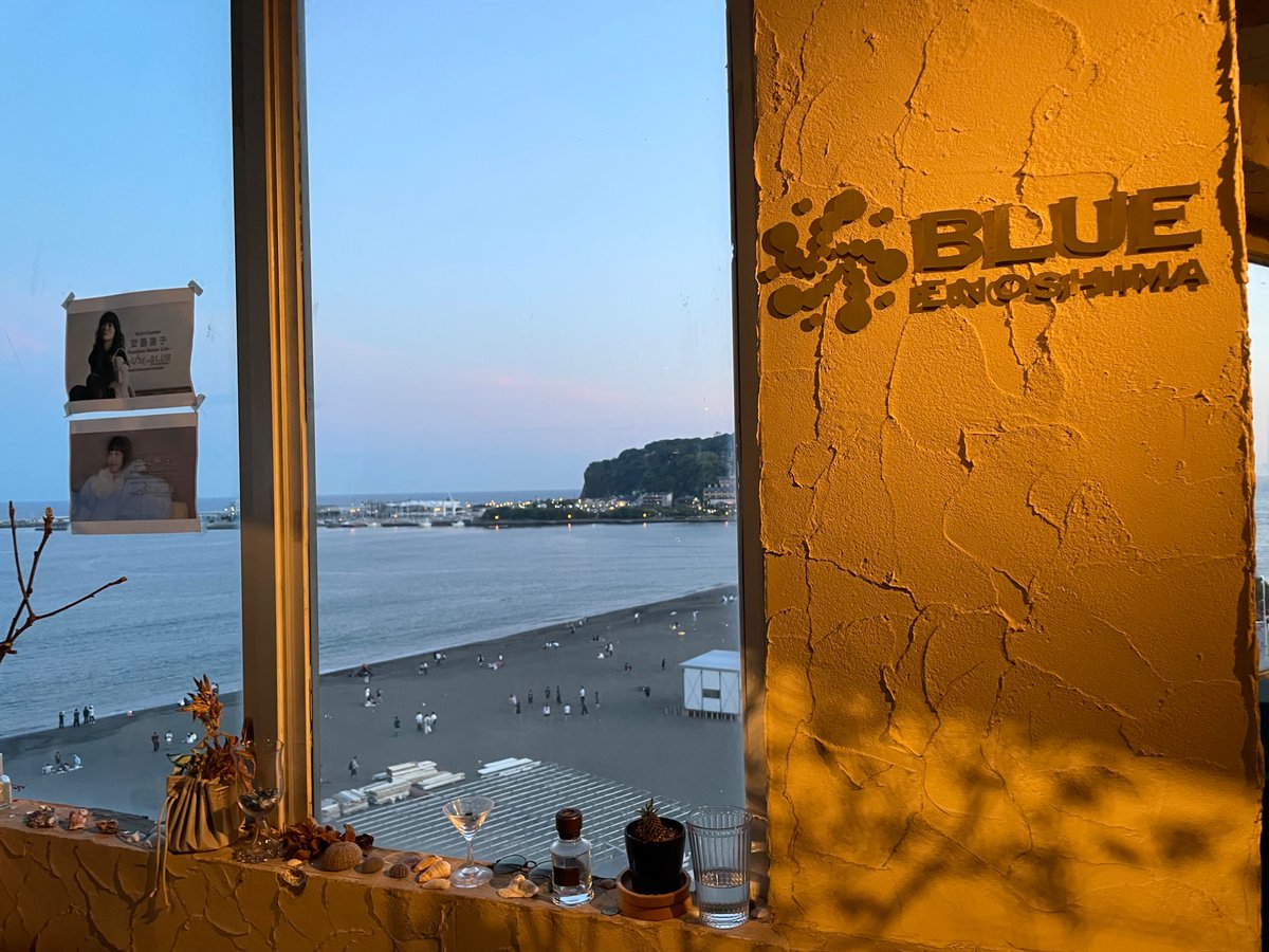 ito_ryotaro's tweet photo. 明日はBLUE Enoshimaにて江ノ島ロックンロールサンセット。
江ノ島でやらせてもらえるなんてなァ。
江ノ島×Merg Louの組み合わせ。もう暫くないでしょう。
当日券もありますので、小旅行気分で是非とも遊びに来てくださいナ。
『天国の季節』も明日から販売。
あああああ色々楽しみだああああいい。 https://t.co/FLjg51ToaN