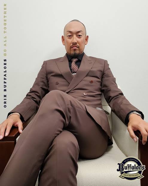 shitara_mz20's tweet photo. この社会人1年目顔から南大阪の建設会社社長ルックになったことを考えると感慨深い https://t.co/mxC8modh7M