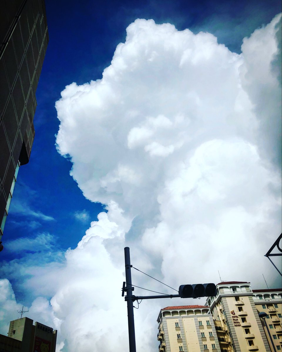 aIsan_2410's tweet photo. 国際通りの好きなところ

こんな写真が撮れるところ https://t.co/bPZgFk5eom