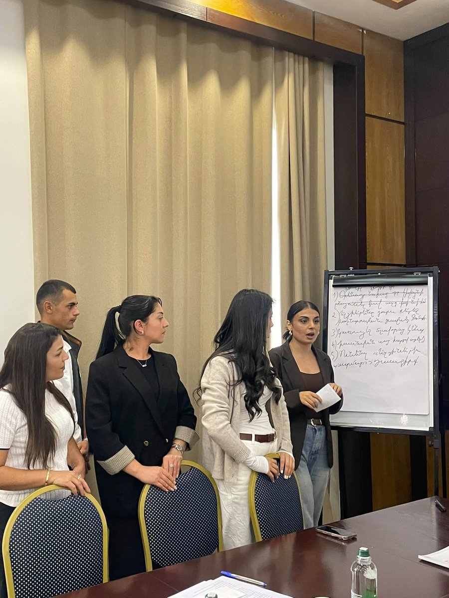 CanadaArmeniaAM's tweet photo. 🇨🇦🇦🇲 Հպարտ ենք #CFLI-ի միջոցով աջակցել @NgoShams-ին Հայաստանում եզդի կանանց և երիտասարդների զորեղացմանն աջակցելու համար: Մարդու իրավունքների 5-օրյա ճամբարն ավարտվել է կրթության, իրավունքների և մշակույթի պաշտպանության հիանալի ծրագրերով: https://t.co/aSOrgUPjxu