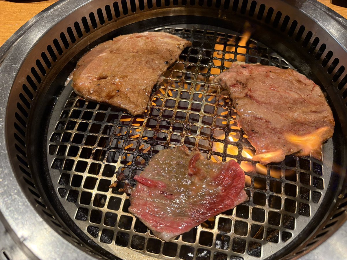 R_26_e's tweet photo. 誕生日って事で焼肉連れて来てくれたー！
ありがとう(*´∀`*) https://t.co/zv9nCDbxf7