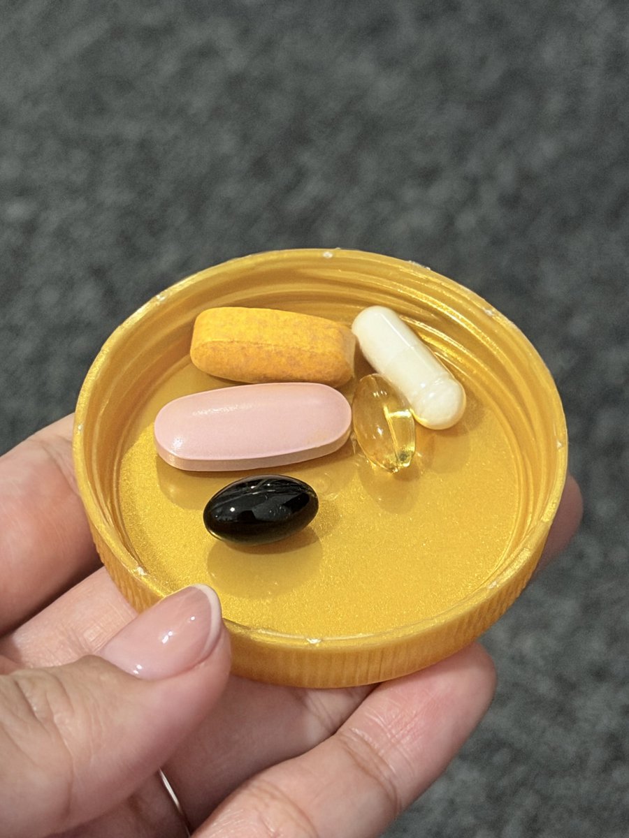 devijahuafa's tweet photo. Ngikutin hacks warga thread tiap hari no skip Omega 3 + d3k2 + magnesium + glutathione + astaxanthin ~

Bantu banget ke buibu usia 30++ dan anak udah 3 ini, badan lebih seger, kulit lebih sehat, dan rambut rontok berkurang 🥹✨ https://t.co/Tw63wMM9TV