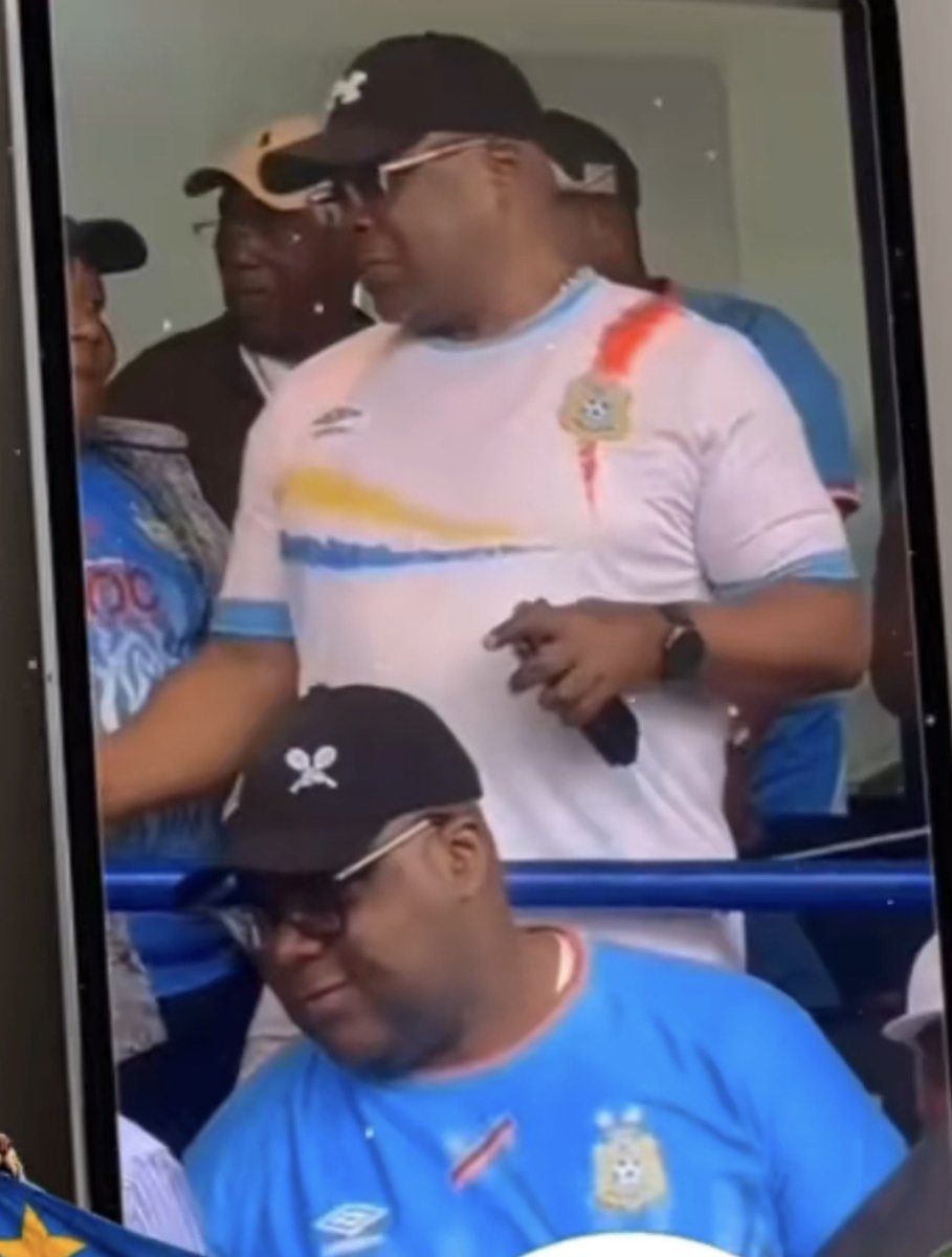 central_sage's tweet photo. Hier au stade des martyrs il y avait deux FATSHI . https://t.co/ewW1VNRKE9