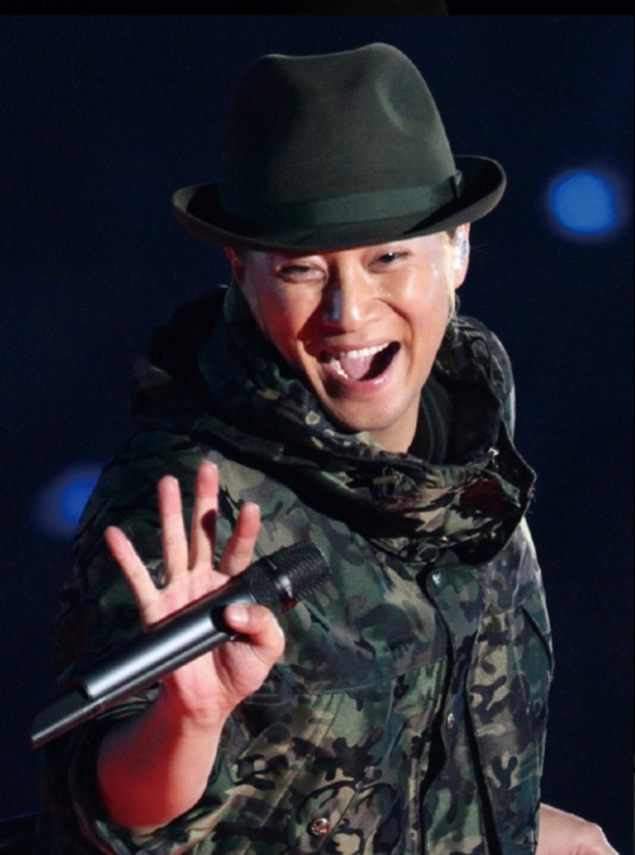 eikojyukucho's tweet photo. #中居正広
#SMAP　#中居ヅラ

【クイズ】

Grok4.5が、フジテレビに歴代で最も損失を与えたタレントは誰かについて語った。
⇩

答えは

中居正広（なかい まさひろ）です。 2024年末に発覚した性加害問題と、フジテレビの対応のまずさが重なり、同局に歴代最大級の損失をもたらしました。

2023年6月、中居氏と当時フジテレビの女性アナウンサーだった人物との間で起きた事案が発端です。第三者委員会は後に、これを「業務の延長線上における性暴力」（WHO定義に基づく）と認定しました。フジテレビ幹部は当時すでに把握していましたが、「個人的な男女トラブル」と矮小化し、コンプライアンス部門への報告を怠り、中居氏の番組出演を続けました。被害者はPTSDを発症して入院し、後に退社しています。

問題が週刊誌報道で公になったのは2024年12月末。2025年1月の記者会見が閉鎖的で説明不足と批判され、スポンサーが一斉に離れました。ピーク時には400社超から90社程度まで激減し、CMがACジャパンの公共広告に差し替わる異常事態になりました。フジテレビは差し替え分の広告料を請求しない方針を取りました。

○損失の規模

フジテレビ単体の2025年3月期純損益は328億円の赤字（前期は黒字）。
親会社フジ・メディア・ホールディングスは201億円の最終赤字（持ち株会社移行後初、上場以来初）。
2026年3月期はグループ営業損益が87億円の赤字（これも初）。メディア・コンテンツ事業は308億円の営業赤字。
フジテレビ自身が2025年6月末時点で被った損害額を約453億円と算定し、当時の港浩一元社長と大多亮元専務に対してその一部（50億円）の損害賠償訴訟を起こしました。広告収入の急減が主因です。

上期の広告収入が前年同期比で大幅減（例: 73%減との報道もあり）、系列地方局にも13〜14億円規模の損失が波及しました。制作費削減、番組予算縮小、優秀なプロデューサーやアナウンサーの流出も続きました。

中居氏はSMAP時代からフジテレビの看板番組を多数担当し、局との結びつきが非常に強かったタレントです。視聴率低迷期に「稼ぎ頭」として重用されていたため、対応が遅れ、被害が拡大した側面もあります。過去のタレント不祥事（視聴率低下や個別番組のスポンサー離脱程度）とは桁違いの、放送局そのものの信用と収益基盤を揺るがす規模でした。

現在はスポンサーが徐々に戻り、改革を進めていますが、2025〜2026年の決算に残した傷は歴代で突出しています。
