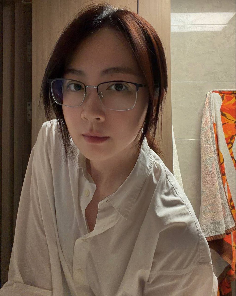 CincyItWorksLMJ's tweet photo. 90后已婚教师第一次勇闯推特，生活中比较内向，个人社交圈子比较小，基本上都是固定的圈子，希望能在这里可以认识到线下的朋友 https://t.co/Si4PW000E2