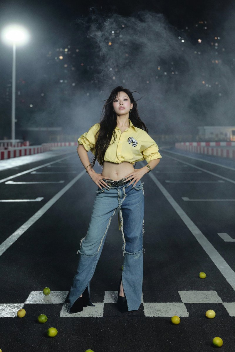langjieupdates's tweet photo. #VinidaWeng's photoshoot for The Bazaar Gala 2026 https://t.co/Iuxnftn577