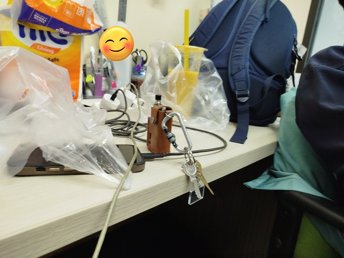 burningtraces's tweet photo. ngebal ngebul di lab satu untuk bersama cik😹😹 https://t.co/0RVi3Zr7eb