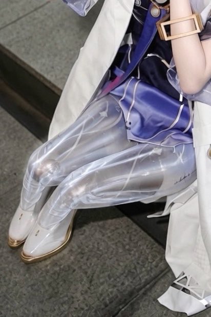 Lantern_cos's tweet photo. #自慢の脚を見せよう 
透明なガラスの足です！どうですか⁉️🦶🏻✨️ https://t.co/grdYDoyyax