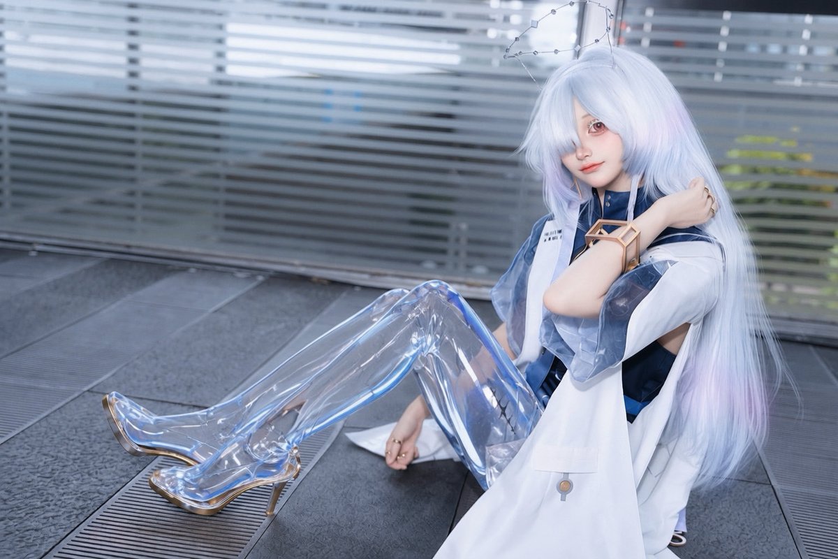 Lantern_cos's tweet photo. #自慢の脚を見せよう 
透明なガラスの足です！どうですか⁉️🦶🏻✨️ https://t.co/grdYDoyyax