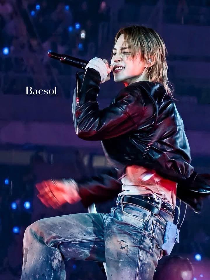 kazumy1013's tweet photo. 写真なのに信じられない躍動感🥹
これぞJIMIN❤️‍🔥❤️‍🔥❤️‍🔥 https://t.co/D636X4ZShJ