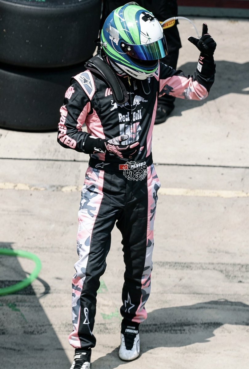 XZhanbaobao's tweet photo. 🏁  การแข่งขันรายการ Shanghai 8 Hours 2026 สนาม SIC🏎️

🏎️ ผล Lap Time Paid Test Session
🛞 Driver : Wang YiBo No.85

• Session 2 : 2:05.107
• Session 3 : 2:05.341

ขออวยพินักวอปที่รักษาเพซเฉลี่ยอยู่ที่ 2:05- 2:06 น. ก็คือแทบไม่มีรอบที่เวลาแกว่งหรือดีดขึ้นไปสูงๆเลย แสดงให้เห็นว่าฮีสามารถควบคุมจังหวะ ไลน์การวิ่ง และความร้อนของยางรถ ได้อย่างนิ่งและมั่นคงมาก 

แล้วถ้าเทียบกับ Best Lap 2:02.382 ของโค้ชเหมาแล้ว เท่ากับว่าเวลาของฮีห่างจากนักแข่งมืออาชีพอยู่เพียง ประมาณ 2.7 - 3 วินาทีต่อรอบเท่านั้นเอง เก่งมากๆแล้ว สำหรับนักแข่งที่งานยุ่งที่สุด🥹