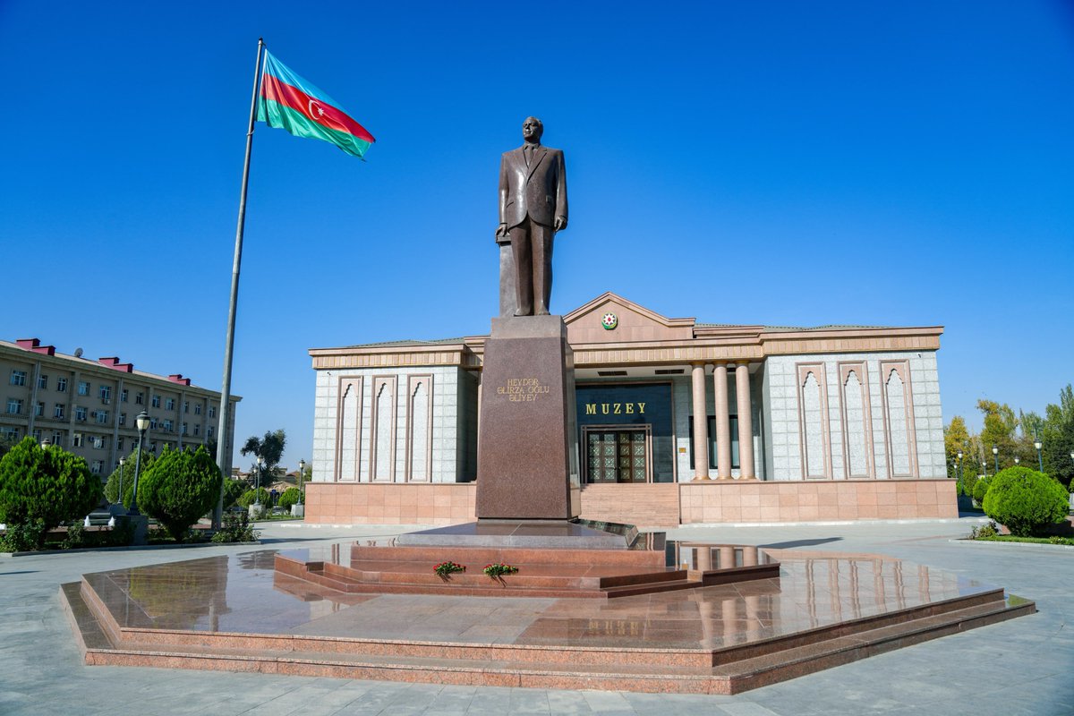 nmrnumayendelik's tweet photo. Sentyabrın 25-də Azərbaycan Respublikası Səfərbərlik və Hərbi Xidmətə Çağırış üzrə Dövlət Xidmətinin rəisi general-mayor Mürsəl İbrahimov Naxçıvan Muxtar Respublikasına səfər edib.  
https://t.co/3Uq0u2lg6r https://t.co/KcB5mxxQro