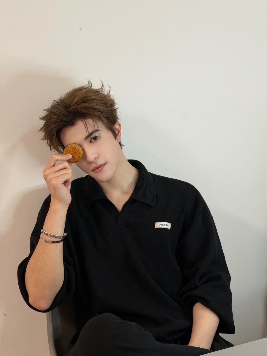 patrick_pppat's tweet photo. แฮปปี้ Mid Autumn festival 🥮❤️ https://t.co/jtZbehAzXh