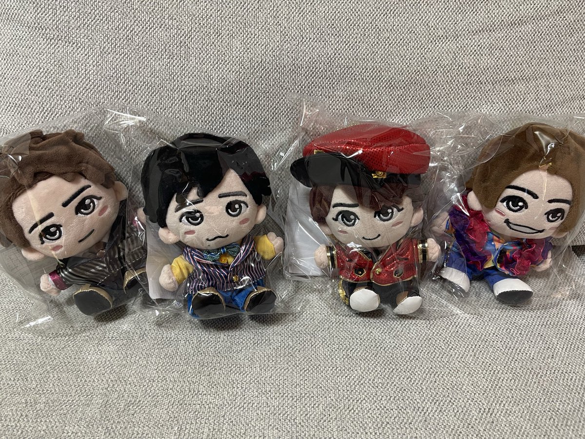 matsujunlike's tweet photo. ＃嵐ぬい 
やっと我が家にもやってきました💙💛❤️💚この面々見て•••やっぱり潤くんも作って欲しかったなーとつくづく思います🥺まっ、でも、潤くん作らない宣言してたし、仕方ないか😊 https://t.co/N20X3Hl29q