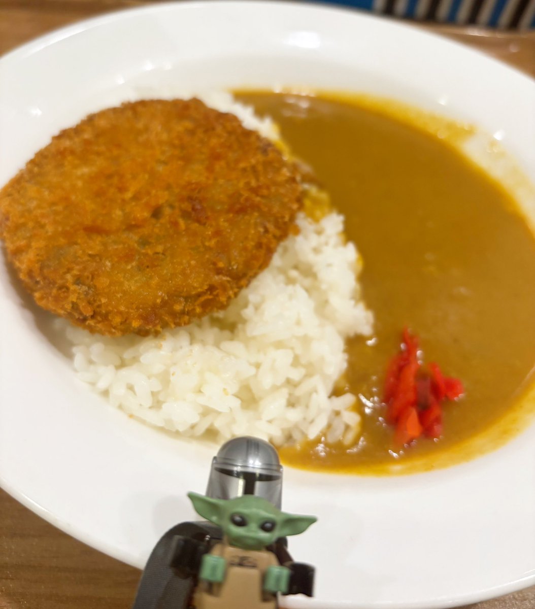 koooomineeeee's tweet photo. メンチカツカレーと親子。 https://t.co/wp4EhRr9hC