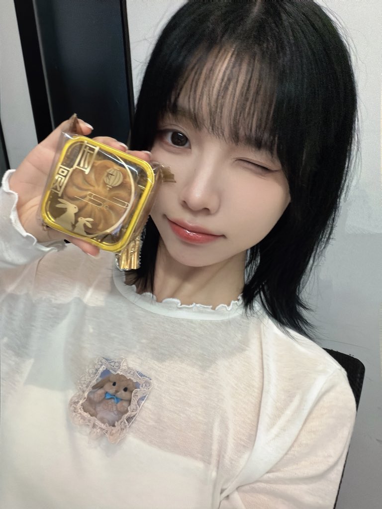 Liyu0109's tweet photo. 十五夜は、中国では「中秋节」✨
友達からの手作り月餅🥮🥮🥮ビジュはもうすごい...！

綺麗な月、今日見れそう～ https://t.co/S0XB4h2ncG