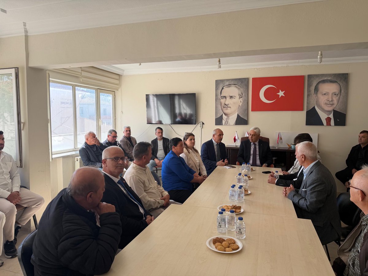 BarisOzerol's tweet photo. 📍Edirne

Enez’de güne teşkilatımızla bir araya gelerek başladık.

AK Parti Enez İlçe Başkanımız Ali Mercanoğlu ve teşkilatımızla gerçekleştirdiğimiz Üç Kademe Toplantımızda ilçemizdeki çalışmalarımızı ve sahadaki gündemimizi değerlendirdik.

Misafirperverlikleri ve samimi ev sahiplikleri için İlçe Başkanımız Sayın Ali Mercanoğlu’na ve teşkilatımıza teşekkür ediyorum.

#TürkiyeYüzyılıBuluşmaları
