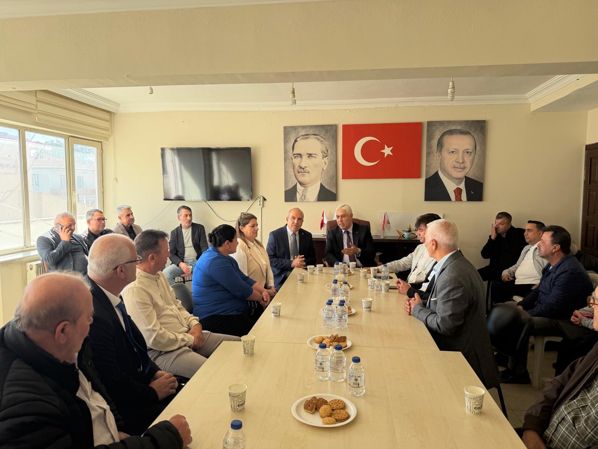 BarisOzerol's tweet photo. 📍Edirne

Enez’de güne teşkilatımızla bir araya gelerek başladık.

AK Parti Enez İlçe Başkanımız Ali Mercanoğlu ve teşkilatımızla gerçekleştirdiğimiz Üç Kademe Toplantımızda ilçemizdeki çalışmalarımızı ve sahadaki gündemimizi değerlendirdik.

Misafirperverlikleri ve samimi ev sahiplikleri için İlçe Başkanımız Sayın Ali Mercanoğlu’na ve teşkilatımıza teşekkür ediyorum.

#TürkiyeYüzyılıBuluşmaları