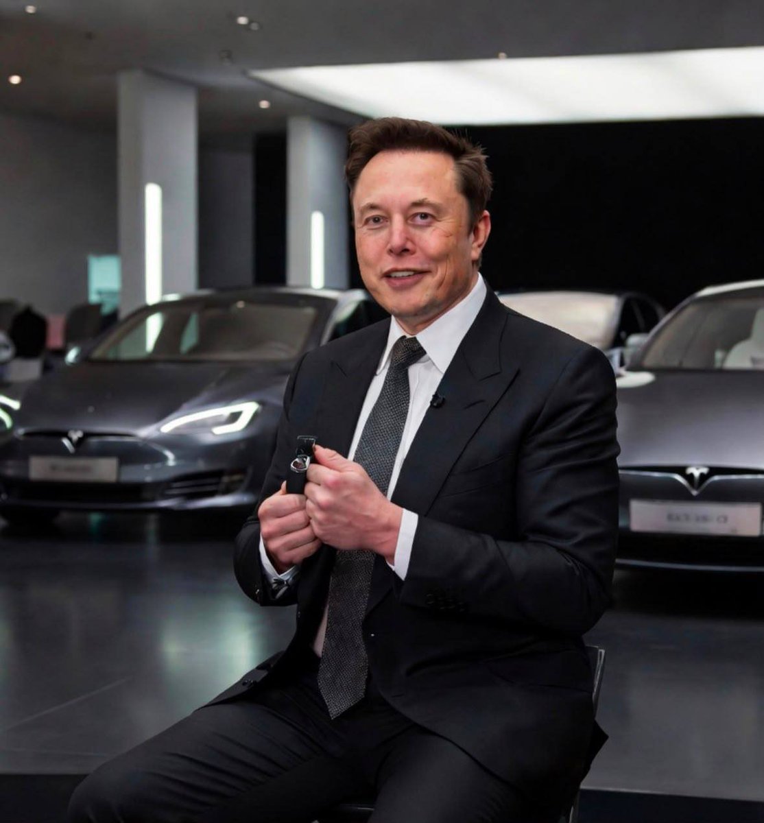 Dushee16's tweet photo. If I gave you this Tesla car for free… would you accept or not?
A) Yes
B) No
Comment A or B 👇🔑⚡ https://t.co/14LQ7lj4rZ