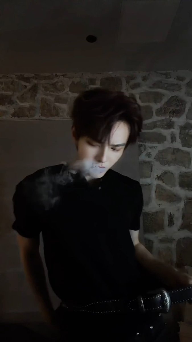 xizhaoglobal's tweet photo. He Changxi IG update
25.09.2026

Admin remembers his other video. 
Admin has questions.

#HeChangxi #HeYanzhao #Xizhao https://t.co/fkXtcyjoPX