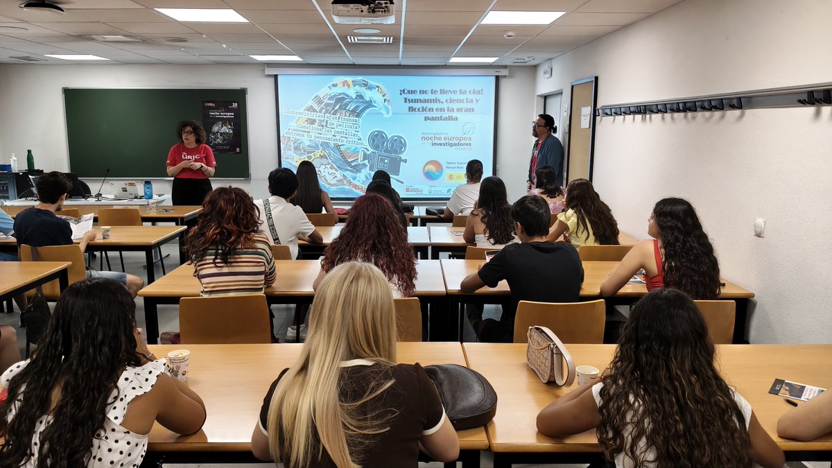 URJCcientifica's tweet photo. @madrimasd @FECYT_Ciencia @CienciaGob @urjc 🔬✨ Durante toda la mañana, mayores y pequeños están disfrutando de las actividades de la #NocheEuropeaDeLosInvestigadores

Una jornada para descubrir, experimentar y acercarse a la ciencia de una forma diferente 🧪🔭 https://t.co/3YOe4DzVjS
