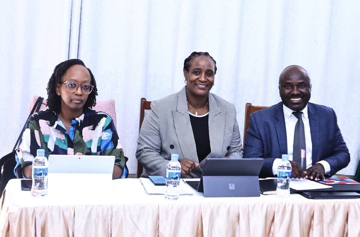 rbarwanda's tweet photo. 📷AMAFOTO📷

Kuri uyu wa Gatanu, Minisitiri w’Uburinganire n’Iterambere ry’Umuryango, Uwimana Consolée, yitabiriye Inama Mpuzabikorwa ihuje abayobozi b'Uturere n'inzego zitandukanye mu rwego rwo kurebera hamwe imiterere y'umuryango mu Ntara y'Amajyaruguru n'icyakorwa ngo ibibazo biwubangamiye bibonerwe ibisubizo birambye. #RBAAmakuru