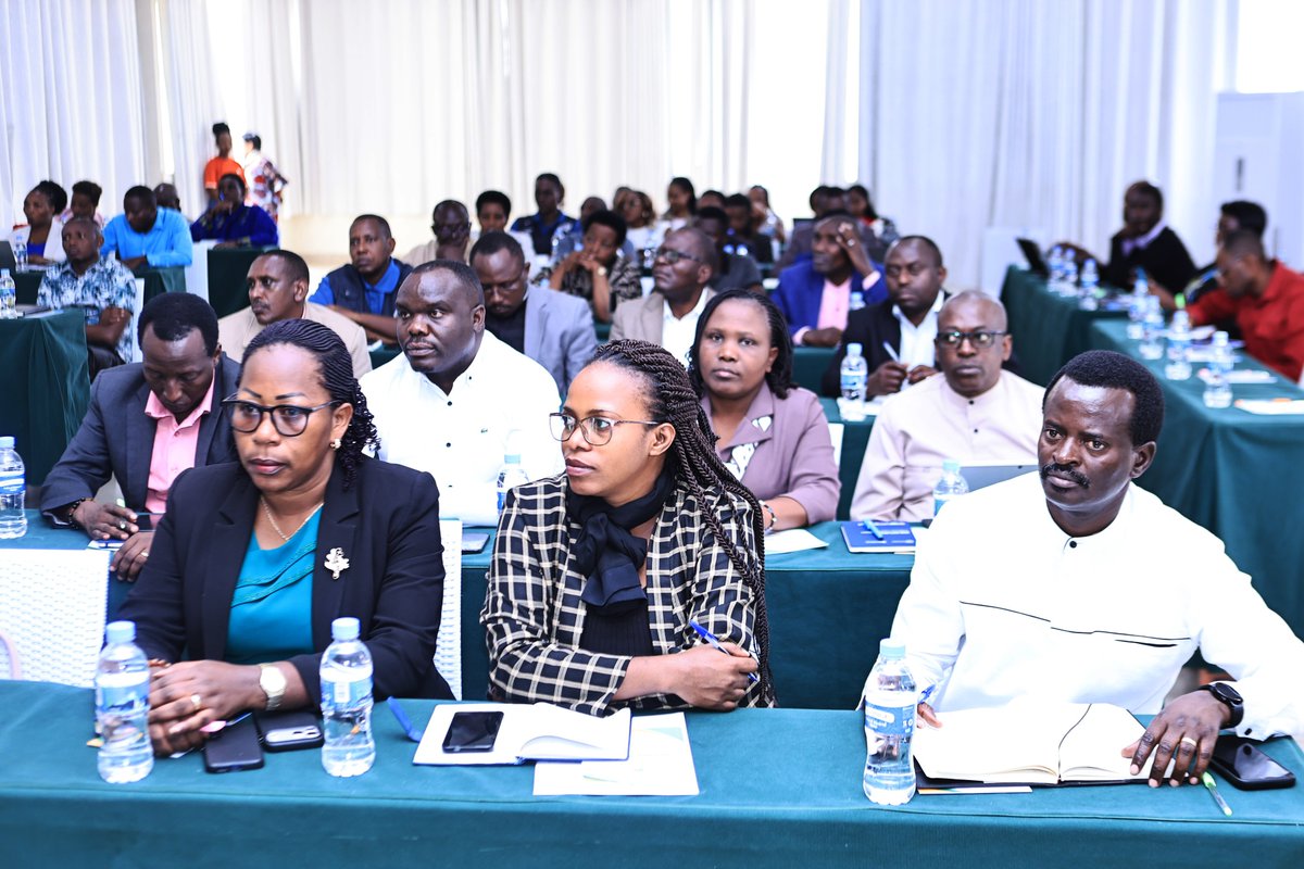 rbarwanda's tweet photo. 📷AMAFOTO📷

Kuri uyu wa Gatanu, Minisitiri w’Uburinganire n’Iterambere ry’Umuryango, Uwimana Consolée, yitabiriye Inama Mpuzabikorwa ihuje abayobozi b'Uturere n'inzego zitandukanye mu rwego rwo kurebera hamwe imiterere y'umuryango mu Ntara y'Amajyaruguru n'icyakorwa ngo ibibazo biwubangamiye bibonerwe ibisubizo birambye. #RBAAmakuru