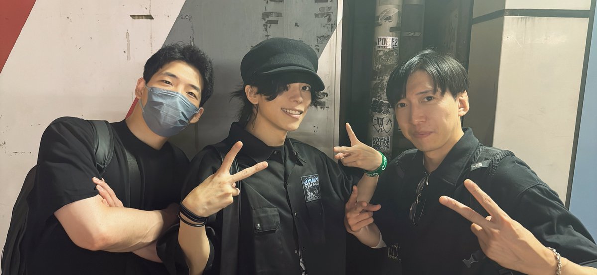 antsa_www's tweet photo. 10何年振りに高校時代のダンス部メンバーと会ってきた😭😭

みんなダンス続けてるって聞いて嬉し過ぎたマジか(;_;)(;_;)！

この人たちすごくて全国大会出たことあるんだ〜(◜¬◝ )
俺はずっっと1番下手くそだったけどこの人たちが諦めずに教えてくれたからダンス続けられたんだ〜🌱
嬉しい https://t.co/PgsSJ1BiZB