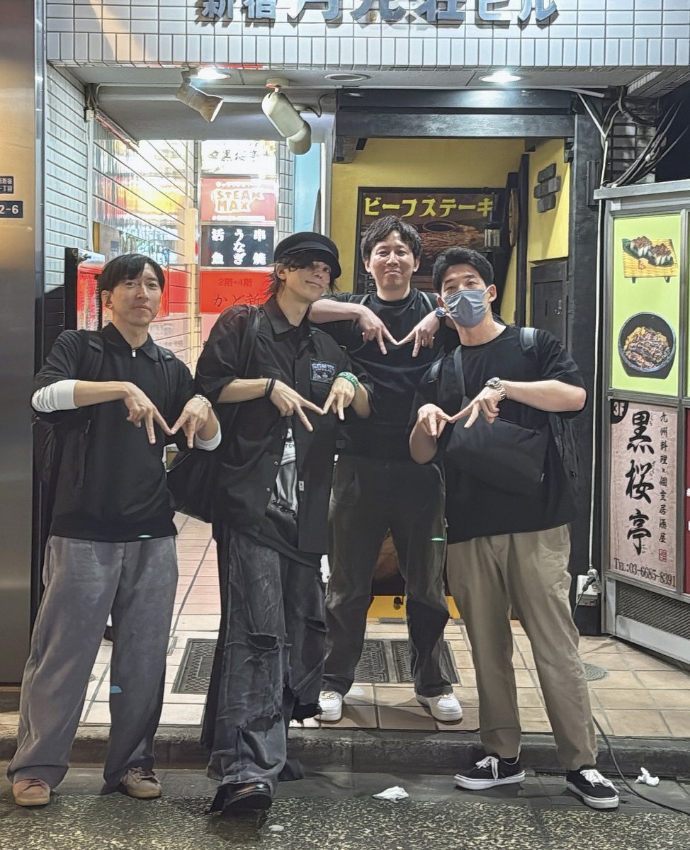 antsa_www's tweet photo. 10何年振りに高校時代のダンス部メンバーと会ってきた😭😭

みんなダンス続けてるって聞いて嬉し過ぎたマジか(;_;)(;_;)！

この人たちすごくて全国大会出たことあるんだ〜(◜¬◝ )
俺はずっっと1番下手くそだったけどこの人たちが諦めずに教えてくれたからダンス続けられたんだ〜🌱
嬉しい https://t.co/PgsSJ1BiZB