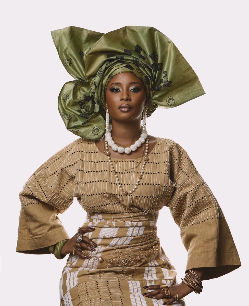 TosinSilver_Da's tweet photo. Gele: Yoruba women's gift to the world

So so unique. https://t.co/BPfDKmrDVs