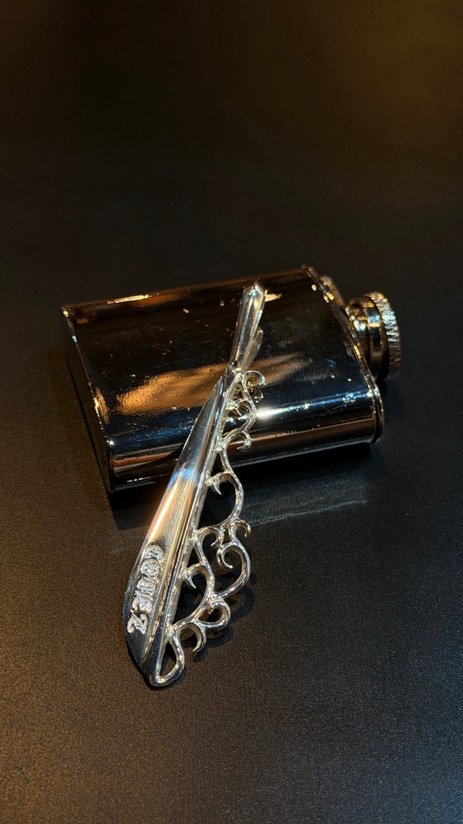 abomber_shoubu's tweet photo. CODE.Zのフェザートップです✨シンプルにカットが入ってかっこいいです!
#シルバーアクセサリー #アメカジ #CODEZ https://t.co/CuZLz0kAFs