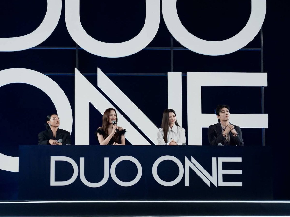 CrushScene_Ent's tweet photo. เปิดเวทีจริงครั้งแรก! 18 ผู้เข้าแข่งขัน “DUO ONE”
https://t.co/iSwQWwUF43

พร้อมโชว์ศักยภาพแบบเต็มพิกัดต่อหน้า 4 คอมเมนต์เตเตอร์ชื่อดัง “ดา–เอ็นโดรฟิน”, “ฟรีน–เบ็คกี้” และ “มิว–ศุภศิษฏ์”โดยมี “ภัทร นภัทร” รับหน้าที่ดำเนินรายการ งานนี้ผู้เข้าแข่งขันต้องแสดงศักยภาพด้าน Performance บนเวทีต่อหน้าคอมเมนต์เตเตอร์ทั้ง 4 คน ถือเป็นอีกหนึ่งบททดสอบสำคัญว่า ใครจะสามารถดึงเสน่ห์และตัวตนของตัวเองออกมาได้อย่างโดดเด่น 

การเดินทางของผู้เข้าแข่งขันไม่ได้ขึ้นอยู่กับการตัดสินบนเวทีเพียงอย่างเดียว ผู้ชมสามารถเข้ามามีส่วนร่วมในการตัดสินเส้นทางของผู้เข้าแข่งขันได้ด้วยตัวเอง ผ่านการร่วมโหวต สามารถติดตามรายการ “DUO ONE Presented by est COLA” EP.2 วันเสาร์ที่ 26 กันยายน 2569 เวลา 21.45 น. ทาง Amarin TV 34HD และรับชมทาง Viu

#DUOONE #mewsuppasit
#DaEndorphine 
#FreenBecky #ฟรีนเบค
#CrushSceneEnt