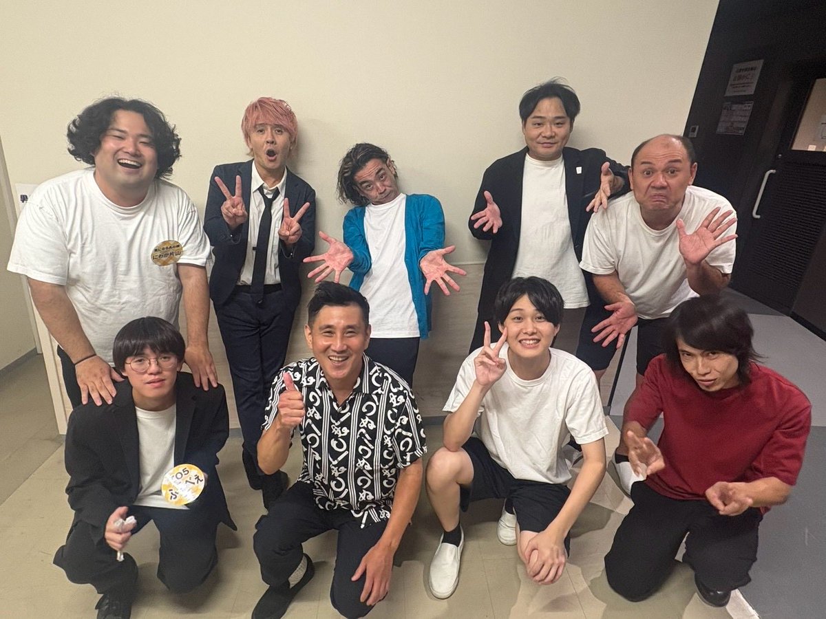 Fukube_T05's tweet photo. (初)福岡よしもとお笑いライブ、ありがとうございました！おタコ体操ってなんだよ！世代じゃないから分かんないよ！

裏でショートケーキの西澤がずっとサルゴリラさんの出囃子の『ドゥビドゥWhat？』を口ずさんでいたので。
スチャダラパー『5th WHEEL 2 the COACH』 https://t.co/Cm92KXL1bD
