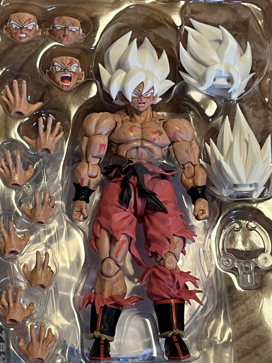 SSSURADQIMU's tweet photo. 待ちに待ったフィギュアーツのスーパーサイヤ人孫悟空ゲンキダマツリバージョンが遂に届いたｯｯｯ！！！！
原作のカラーリングで最高にカッコよすぎる‼️✨✨✨
細部もクオリティ高くて大満足 https://t.co/uf2WsxW8Yq