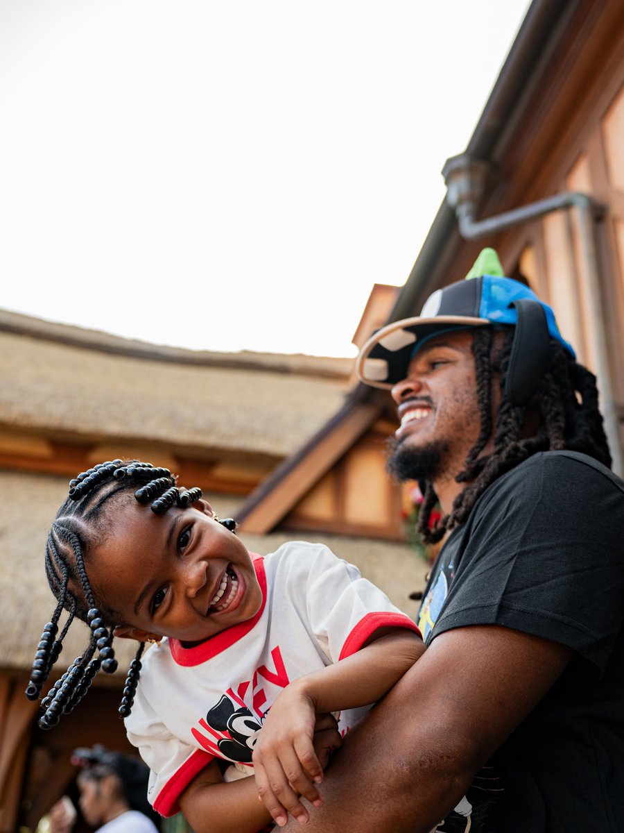 wavecheckers's tweet photo. Keith Lee took the fam to Disney🏰❤️ https://t.co/6qws17DMhL
