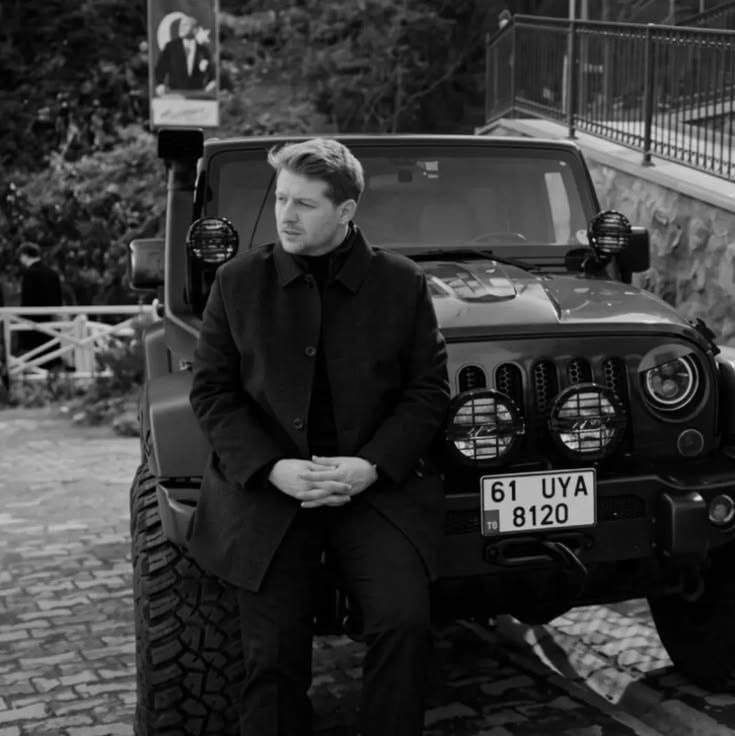 Nadaxuyf's tweet photo. Aura✨✨🖤
#Burakyörük 
#OrEl https://t.co/N8B4o1fZnb