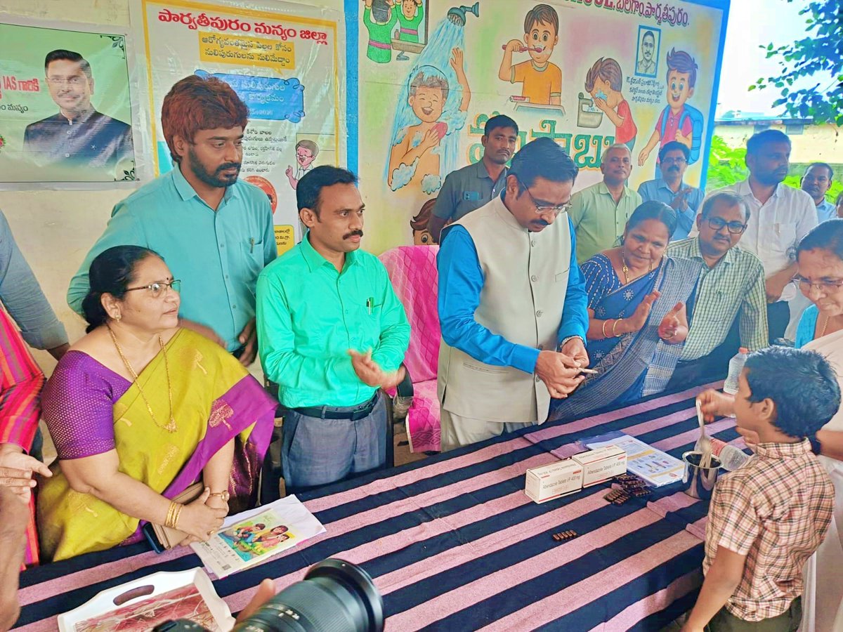 collectormanyam's tweet photo. 🌿 జాతీయ నులిపురుగుల నిర్మూలన దినోత్సవం – జిల్లాలో ఘనంగా డీ వార్మింగ్ కార్యక్��మం ప్రారంభం
💊 గిరిజన ఆశ్రమ పాఠశాలలో విద్యార్థులకు ఆల్బెండజోల్ మాత్రలు పంపిణీ చేసిన జిల్లా కలెక్టర్ డా. ఎన్. ప్రభాకర రెడ్డి గారు
#NationalDewormingDay #Deworming #Albendazole https://t.co/HQZ6yUtZ3G