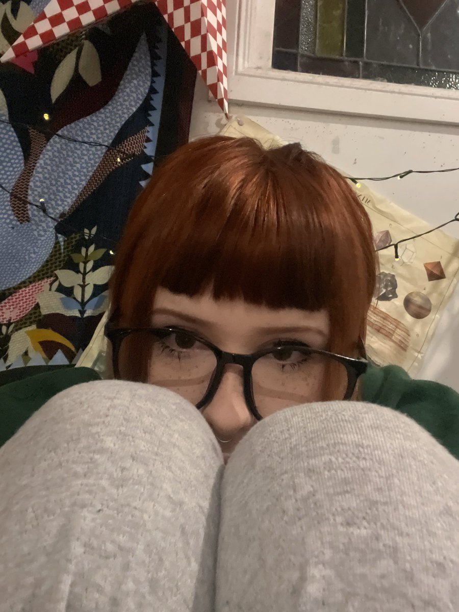 broccolifoxes's tweet photo. my poster has fallen #ignore https://t.co/rSzqI2MdEd